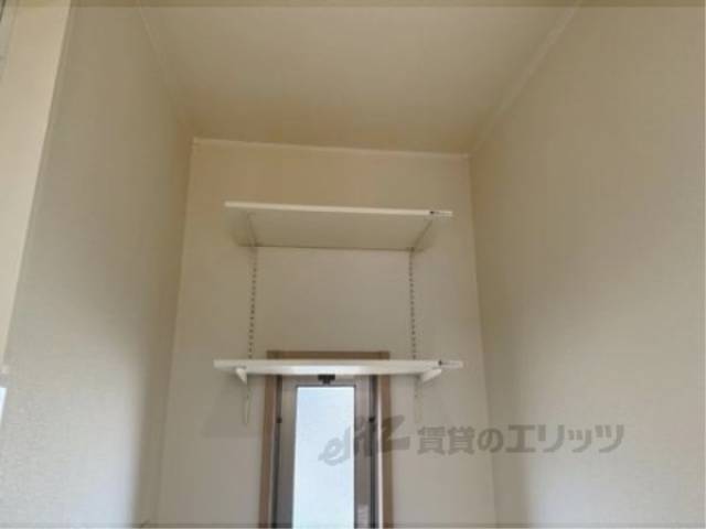 洗濯機置場　洗濯機上収納