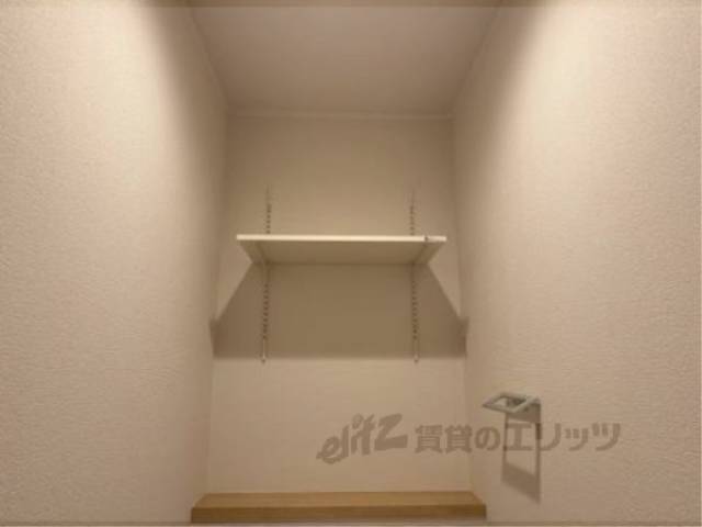 トイレ　トイレ上収納