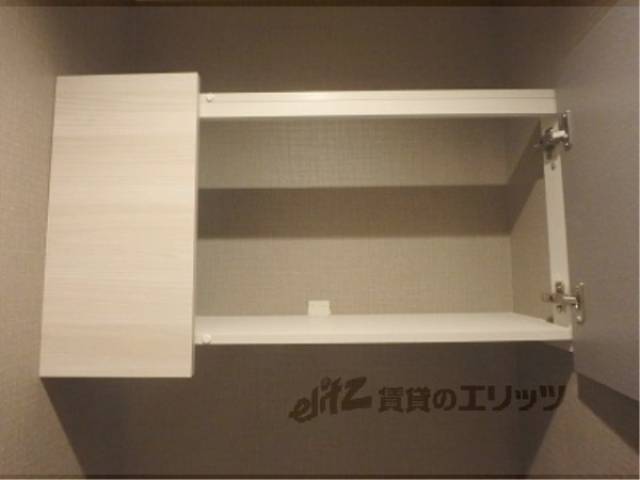 トイレ　上部収納