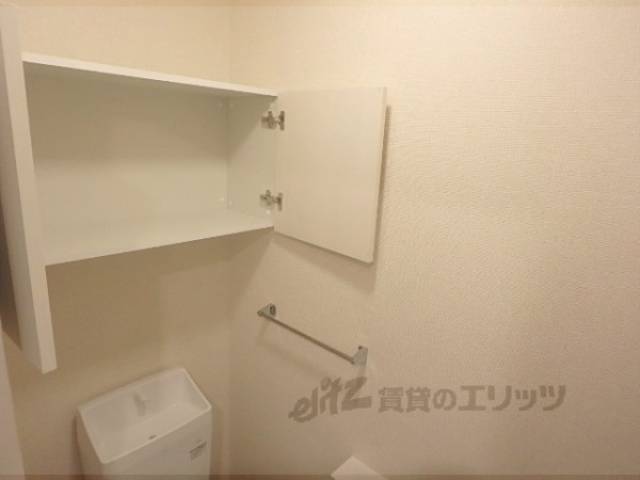トイレ　上部収納
