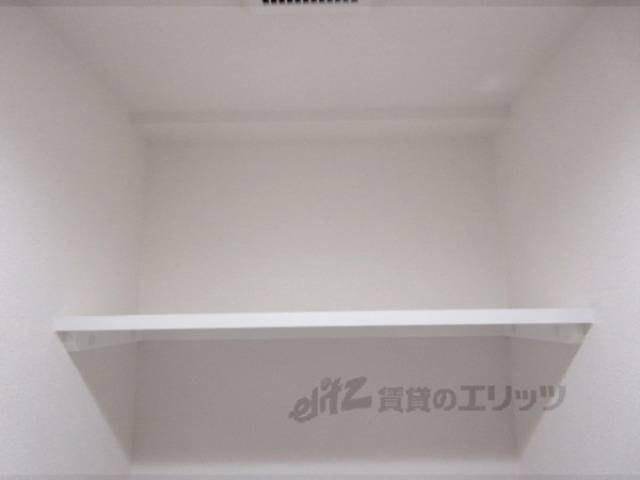 トイレ　トイレ上収納