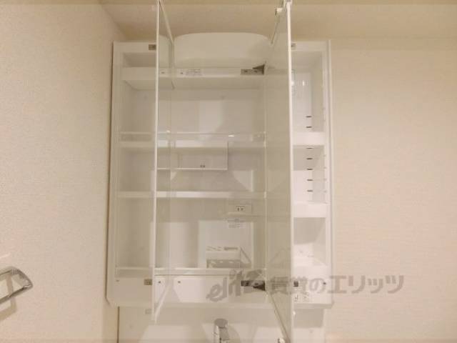 洗面所　上部収納