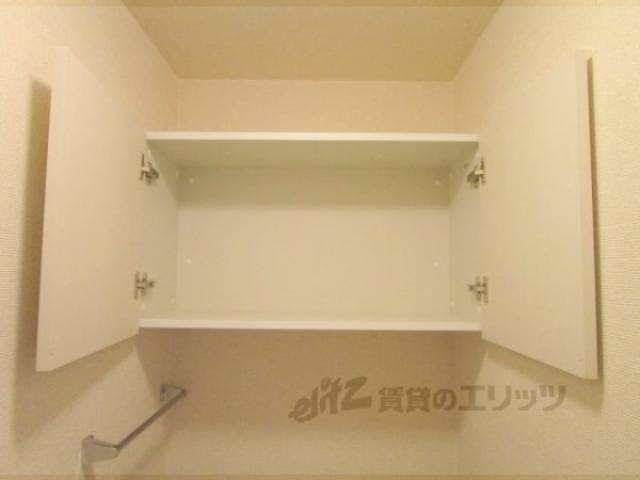 トイレ　収納上部