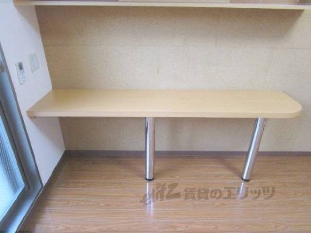 洋室　テーブル