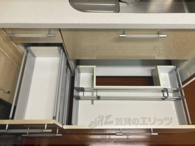 冷蔵庫置場　下部収納