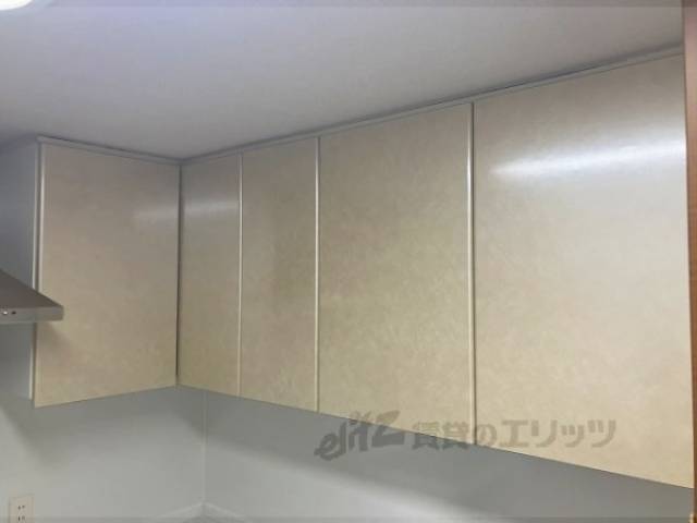 キッチン　上部収納