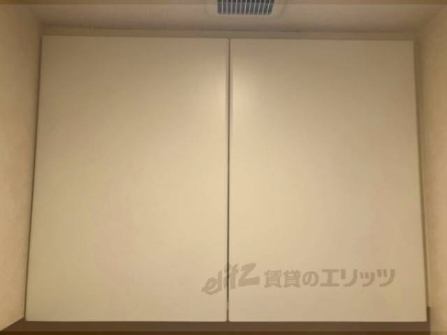 トイレ　上部収納