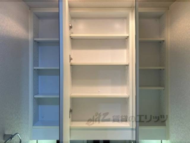 洗面所　上部収納