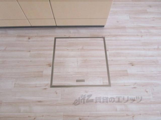 キッチン　床下収納