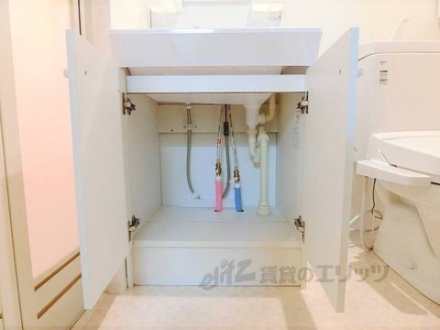 洗面所　洗面所下部収納