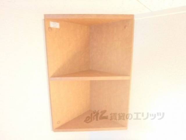 収納　ベッド頭上