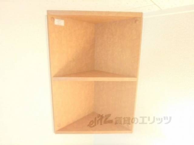 収納　ベッド頭上