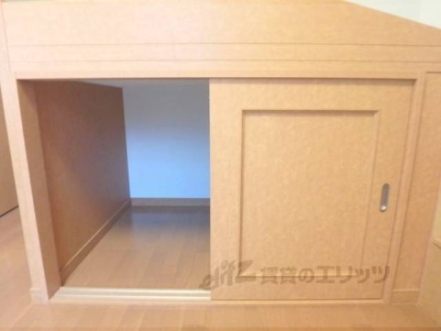 収納　ベッド下