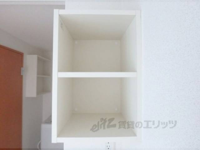 冷蔵庫置場 上部収納