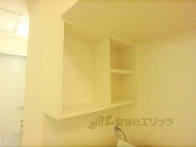 洗濯機置場　収納上部