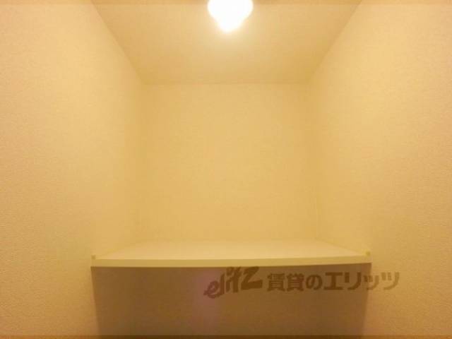 トイレ　収納上部