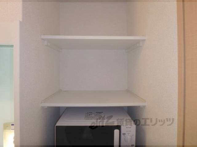 冷蔵庫置場　収納上部