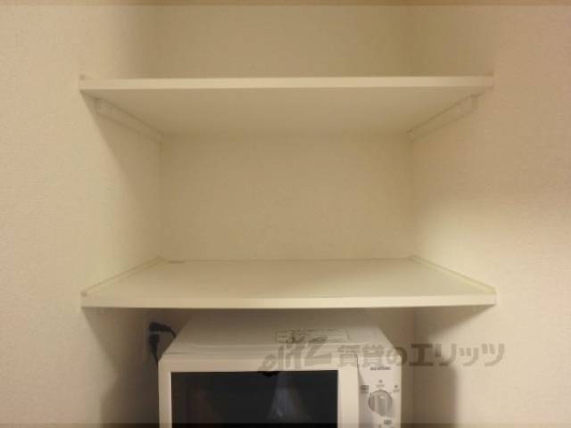 冷蔵庫置場　収納上部