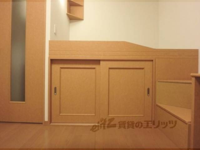 収納　ベット下