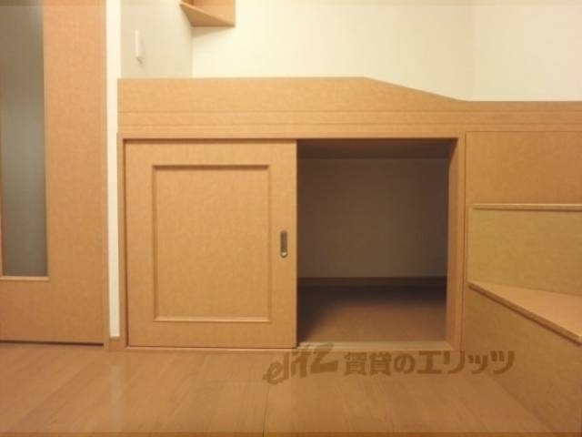 収納　ベット下