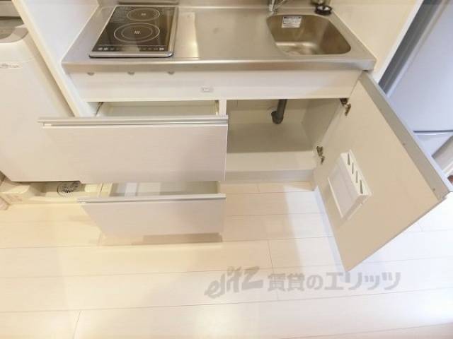 収納　キッチン台下