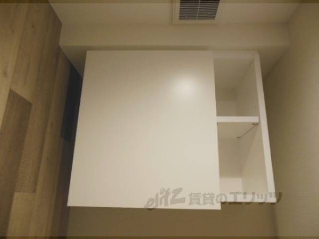 トイレ　トイレ上収納