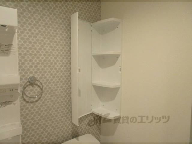 トイレ上部収納