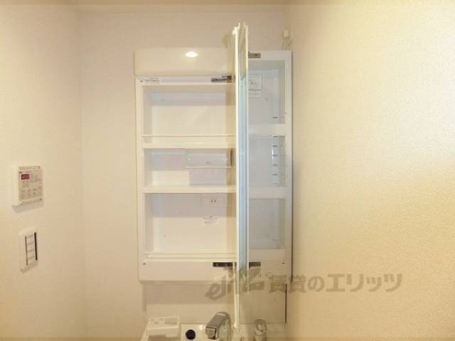 収納　洗面台上