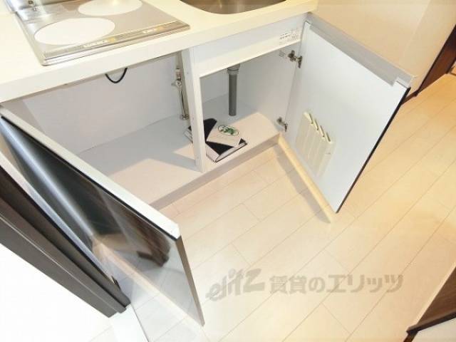収納　キッチン台下