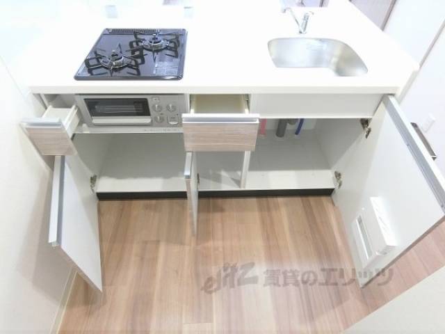 収納　キッチン台下