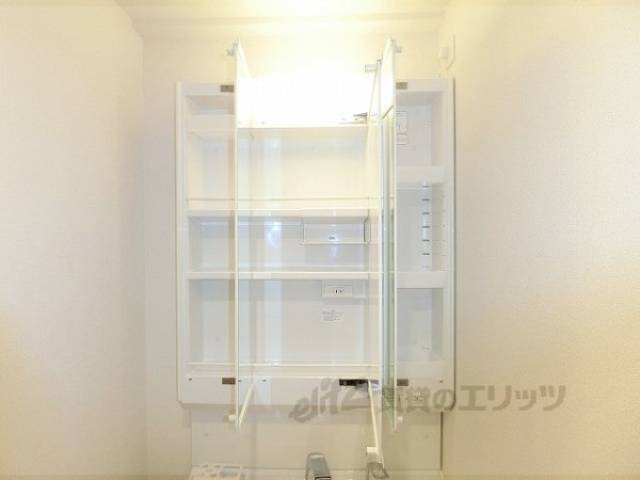 収納　洗面台上