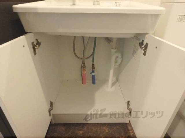 洗面所　下部収納