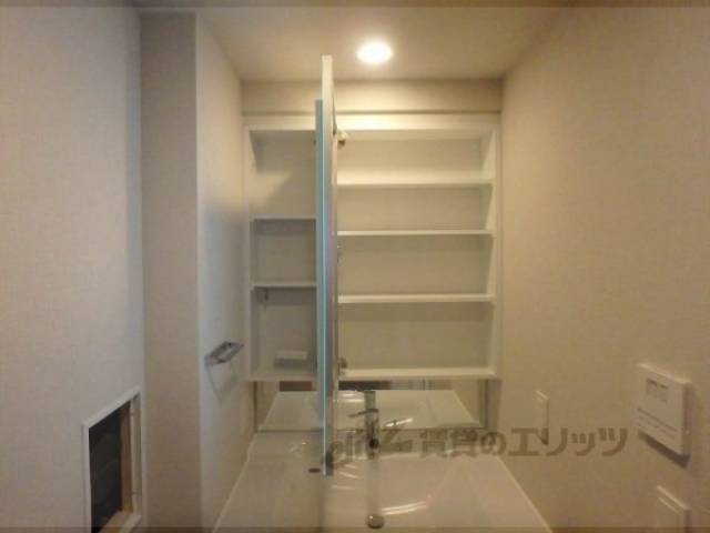 洗面所　収納上部