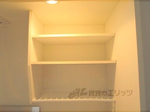 キッチン　収納棚