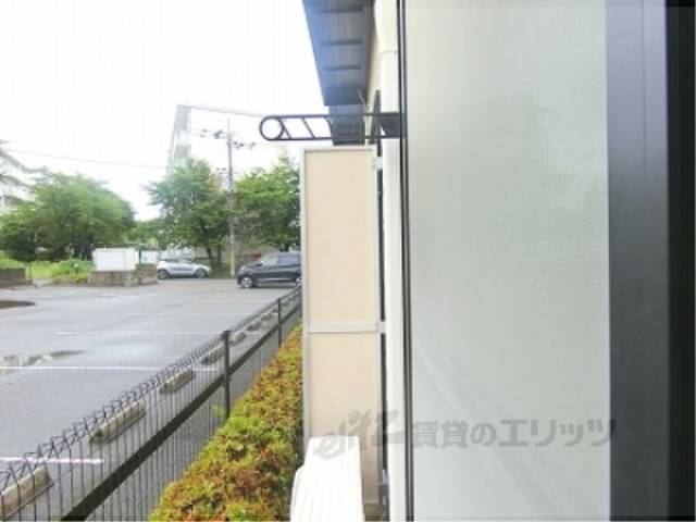 庭　物干しのみ