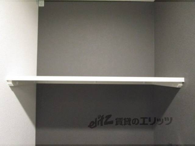 トイレ　トイレ上部棚