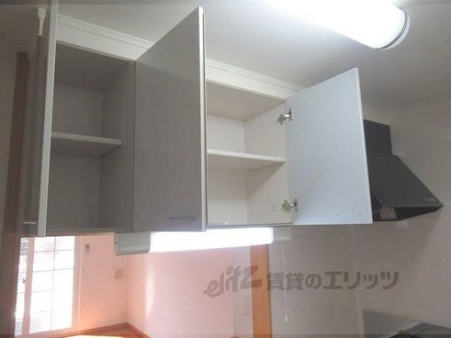 キッチン　上部収納