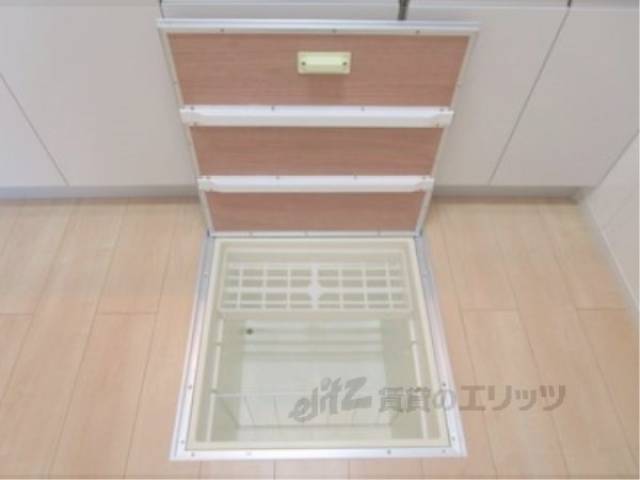 キッチン　床下収納