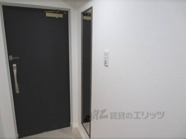 玄関　鏡