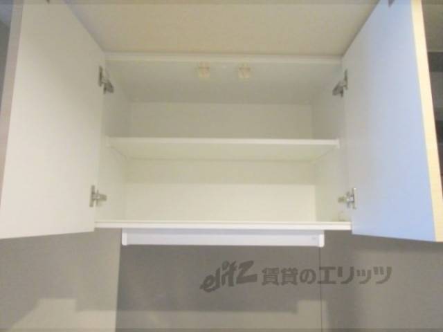 キッチン　上段収納