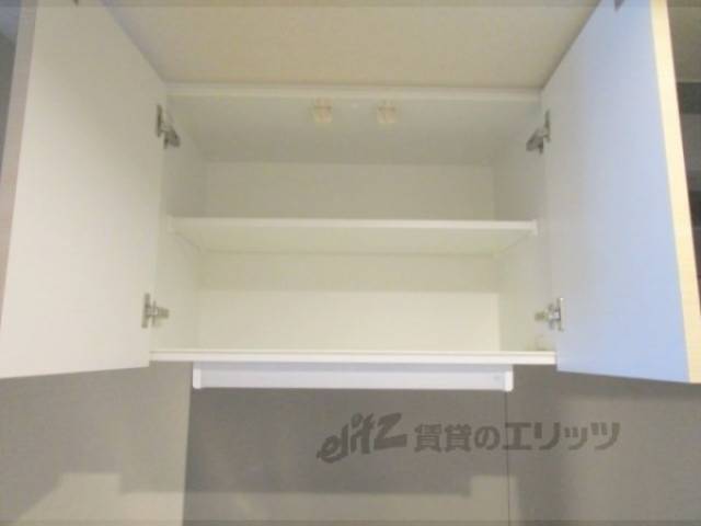 キッチン　上段収納
