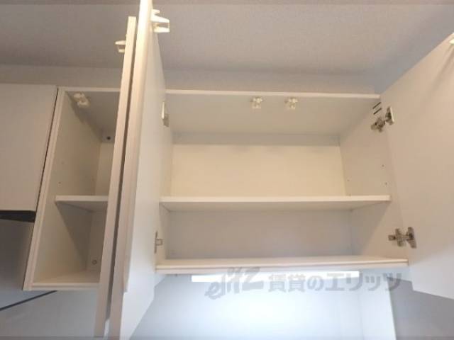 キッチン　上部収納