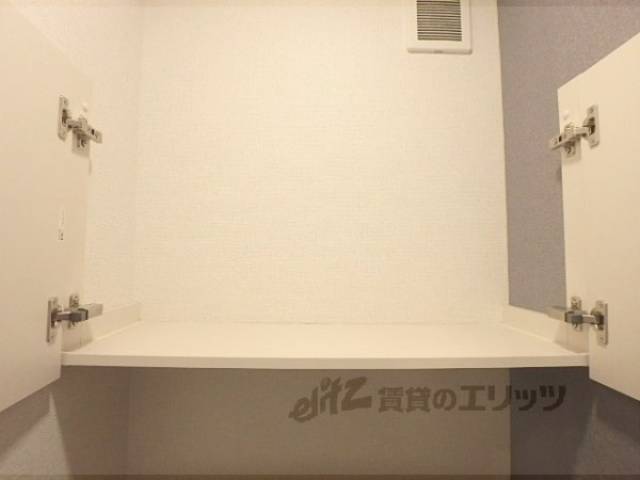 トイレ　上部物置