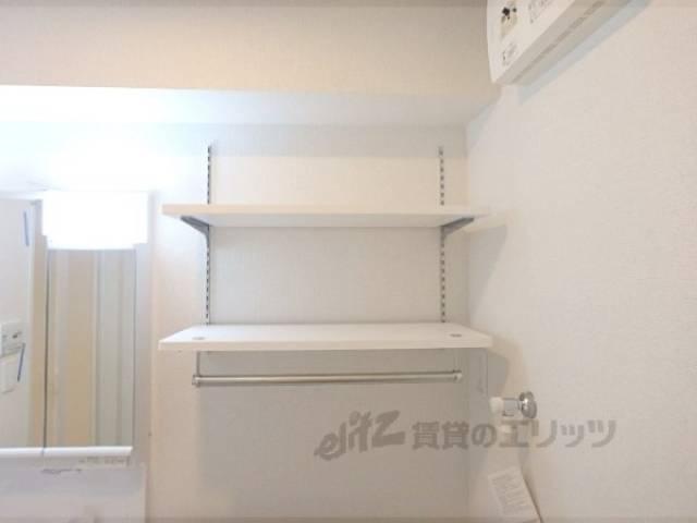 洗濯機置場　上部物置