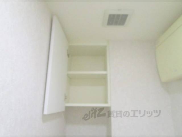 トイレ　収納上部