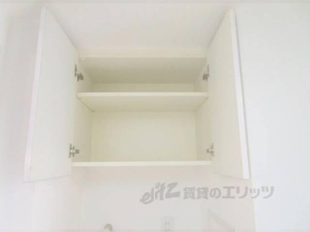洗濯機置場　収納上部