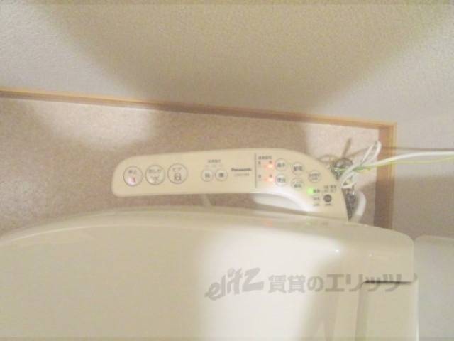 トイレ　温水洗浄便座