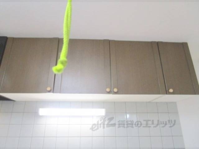 キッチン　上段収納