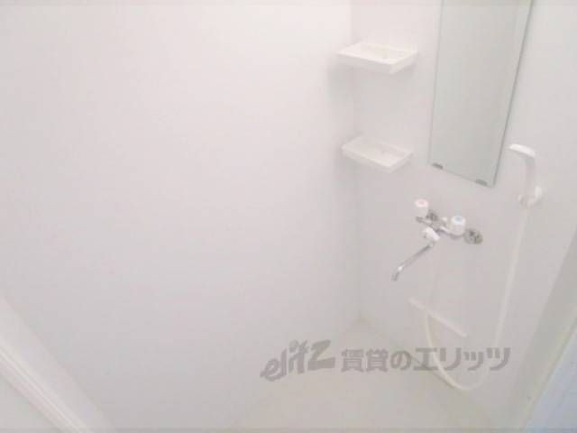 風呂　シャワー室