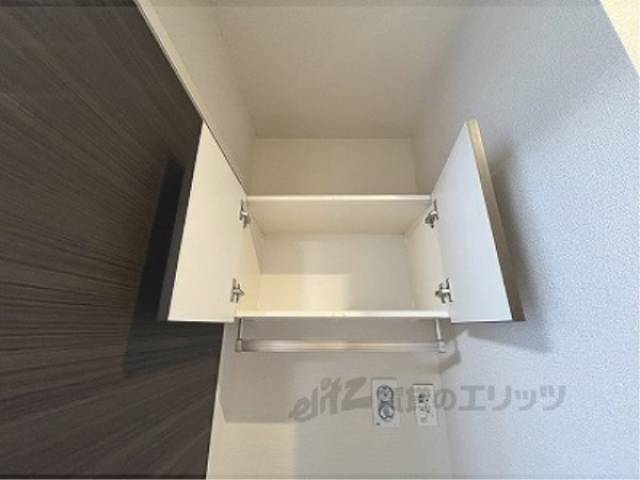 洗濯機置場　洗濯機置場上部収納